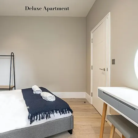 Superb Apartments Opposite Edgware Road Station London Exterior foto